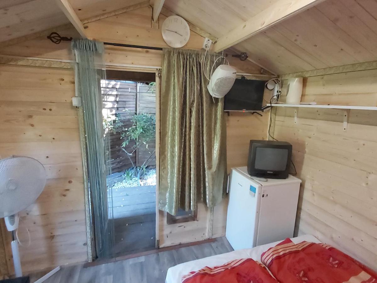 Relax Bungalow Terrace, Glamping Fahaz Siófok Extérieur photo